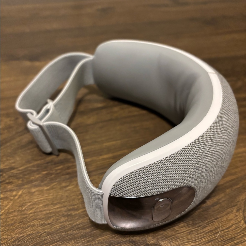 Eye Massager with Bluetooth And Heat - Picture 3 of 9